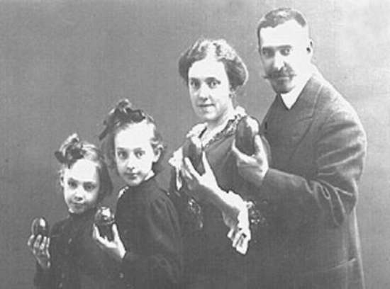 Леонид Бекман и его семья