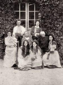  Соломия Крушельницкая с семьей